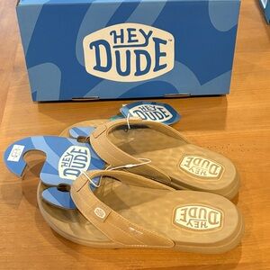 Hey Dude Women’s 5 Beige Tan Sandals Beach Flip-Flops New Christi Classic Foam
